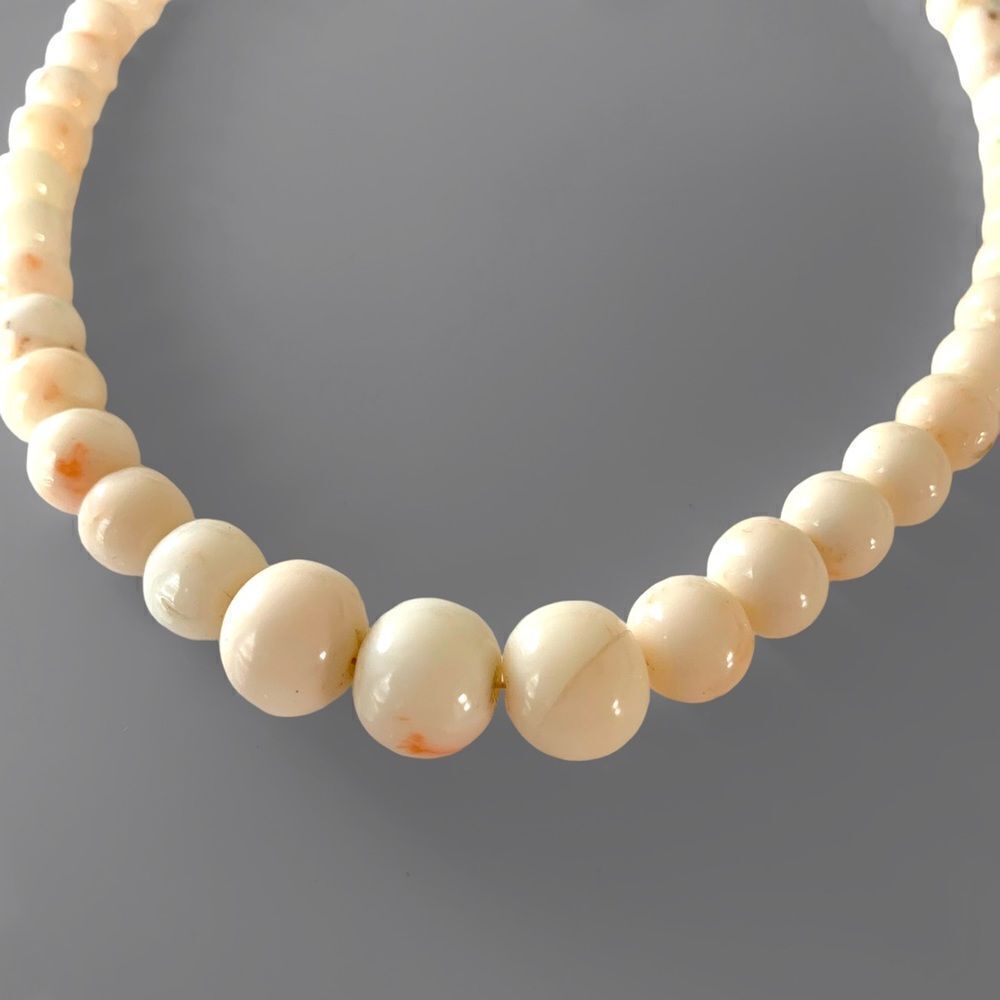 Vintage White Coral Angel Skin Graduated Bead Necklace - Picture 2 of 8